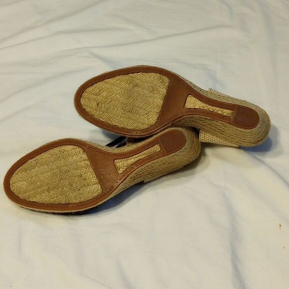 Black and Tan Adrienne Vittadini Wedge Sandals - Picture 6 of 11